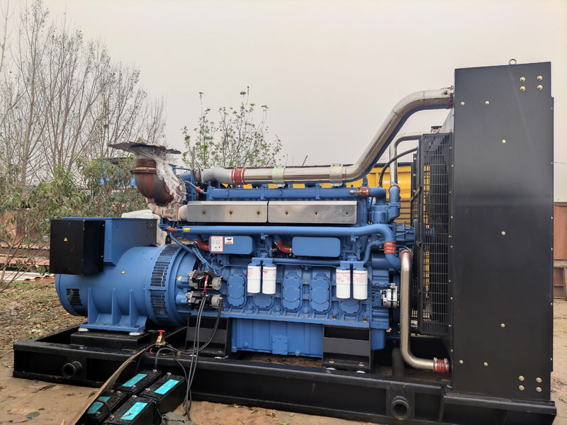 金山柴油发电机组更换机油时，应遵循哪些步骤？